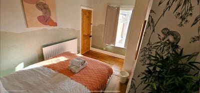 Double Room - Friendly creative Townhouse.  Main Photo