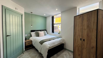 A Beautiful and Modern House Share Main Photo