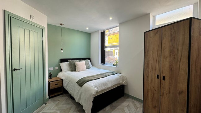 A Beautiful and Modern House Share Main Photo