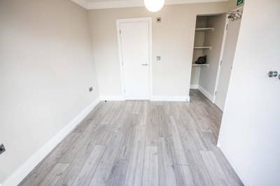 Newly Decorated Double Room to Rent with En-Suite  Main Photo