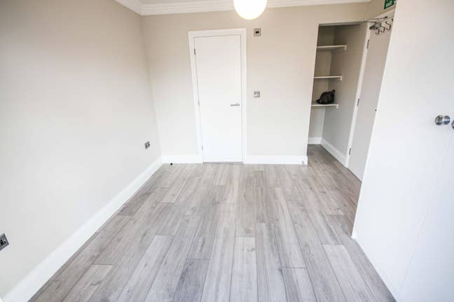 Newly Decorated Double Room to Rent with En-Suite  Main Photo