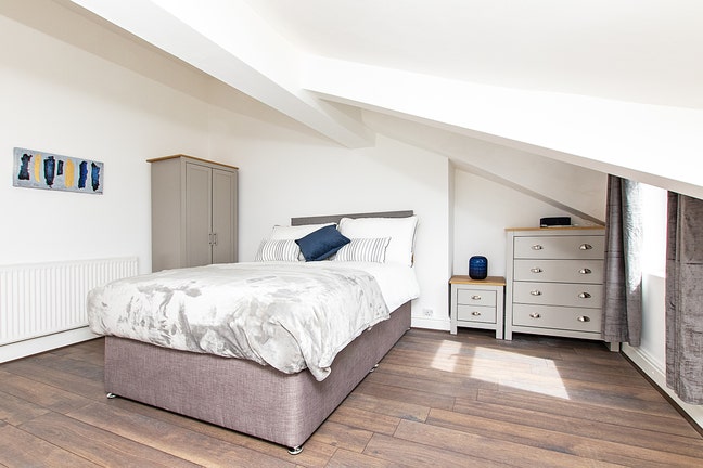 Double Room in 4 bedroom HMO Main Photo