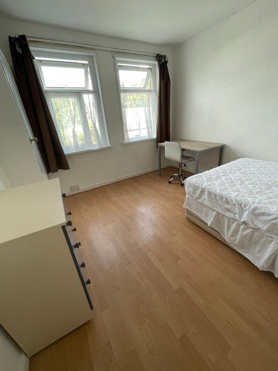 Large room to rent in 4 bed in Roath Main Photo