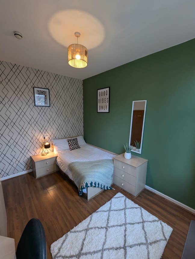 20% off August Rent Headingley Double Room! Main Photo