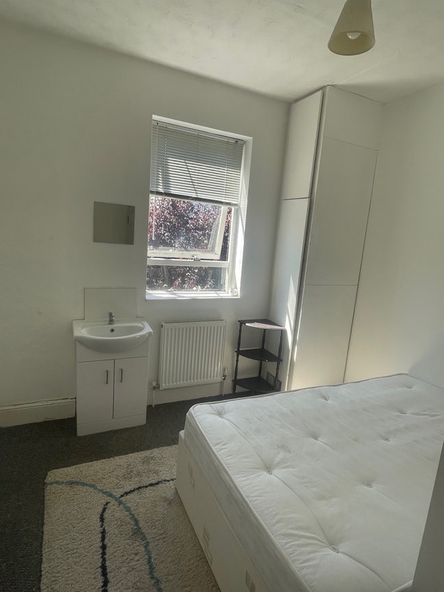 Double Room for rent in Seven Dials Main Photo