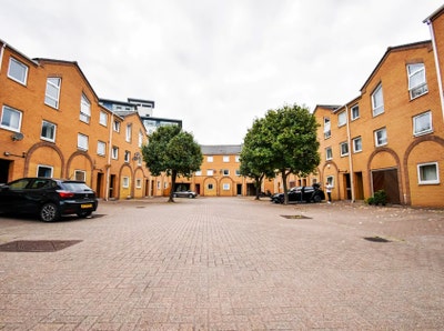 7 Bed Terraced House, Cyclops Mews, E14 Main Photo