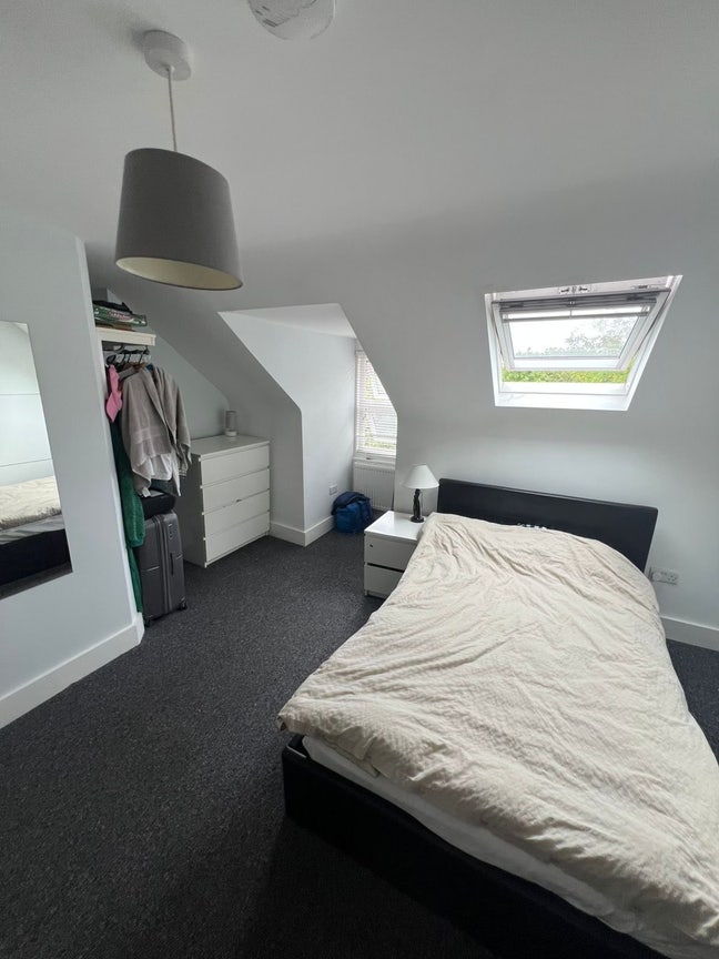 Very large room next to Aldi and Lidl Main Photo