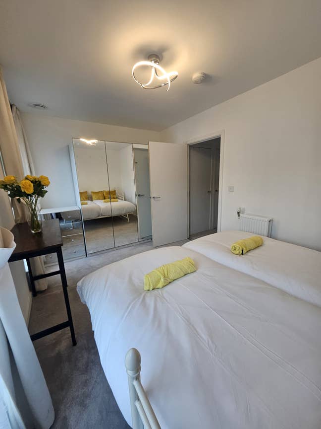 Fully Furnished Luxury Living - Station =5 minutes Main Photo