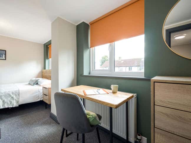 Ensuite Rooms Available 🏡 Arlington Drive Main Photo