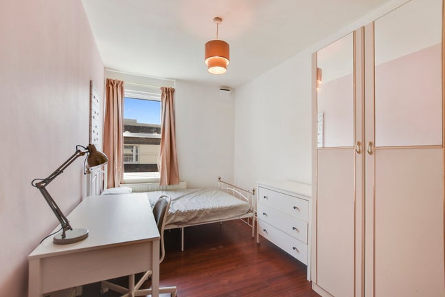 Room available 5 mins walk from Aldgate  🤩 Main Photo