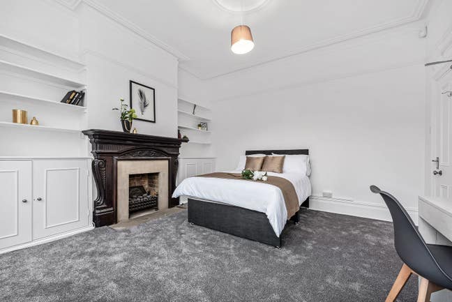 Large Double Furnished Room Main Photo
