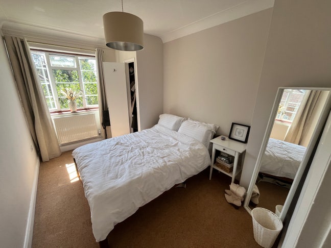 Furnished Double Room - Flexible Short Term Main Photo