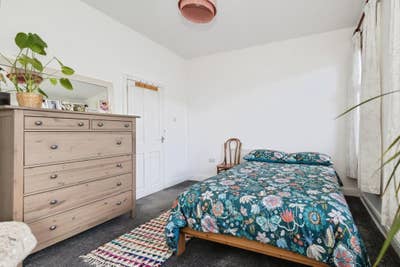 Short term Double Room available in 2bed House Main Photo