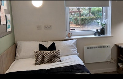 En-suite room available in cook street, Southampto Main Photo