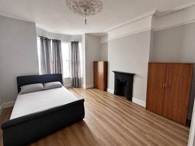 Premium Rooms – 2 Min Walk to NGH (En-Suites) Main Photo