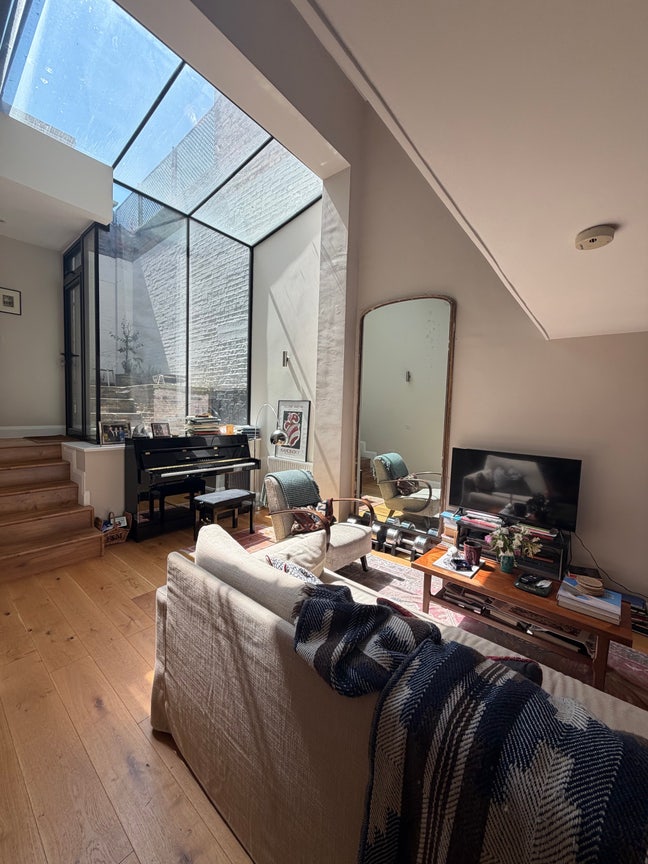 Double room with private bathroom in Kensington Main Photo