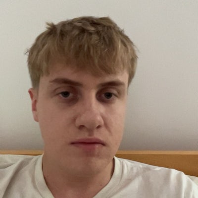Looking for flat for two people Main Photo