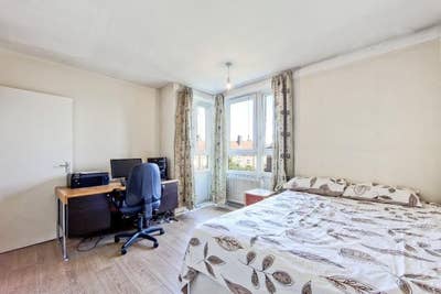 2 bedroom split level flat next in zone 1 - SE1 Main Photo