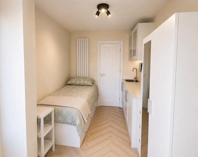 Private En Suite-All Bills Included-Great Location Main Photo
