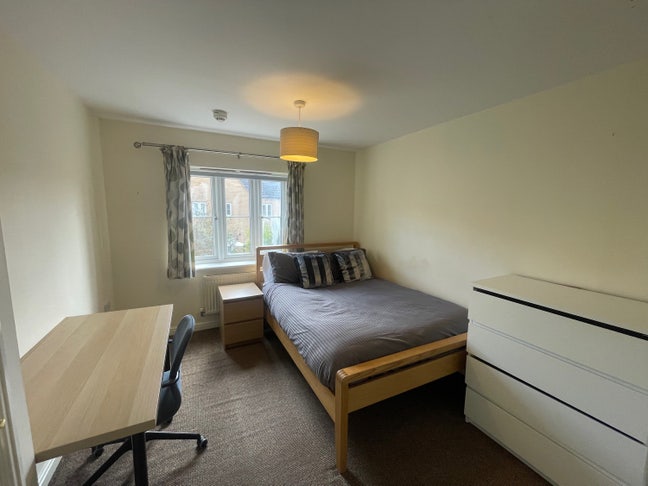Ensuite Tidy Double Room Great Ashby Stevenage Main Photo