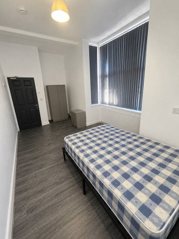 Double Room in Wolverhampton City Centre Main Photo