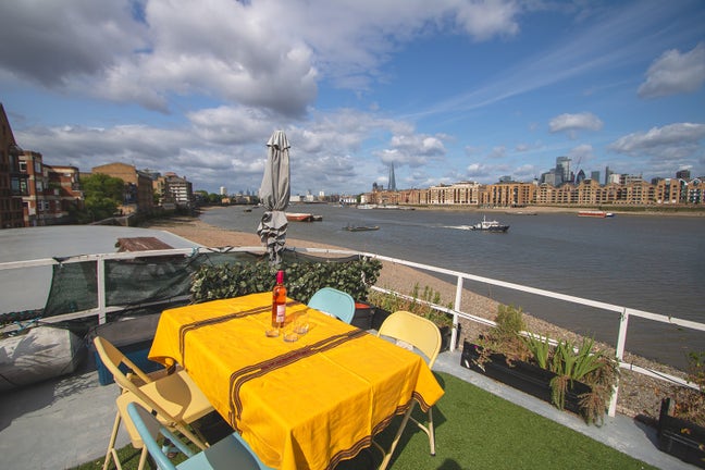Rooms on a Thames Houseboat Main Photo