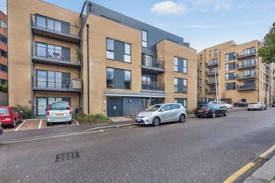 Luxury 2 bed, 2 bath with Balcony, Gants Hill IG2 Main Photo