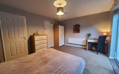 Your new home! Own en-suite included! Main Photo