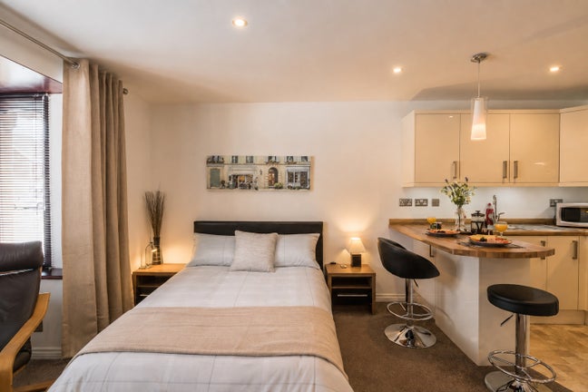 Luxury Studio with En-Suite in Executive House. Main Photo