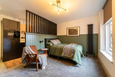 🍋 Large Studio with Ensuite - Best Location 🍋 Main Photo
