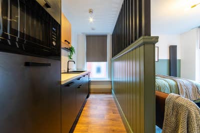 🍋 Large Studio with Ensuite - Best Location 🍋 Main Photo