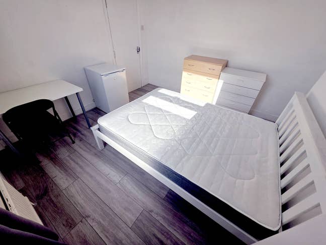Furnished Room in Harringay – &pound;800 Bills Included Main Photo