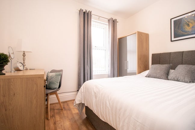 1 Double En-Suite Room Available in Walton! Main Photo