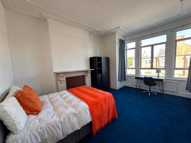 Spacious Double Room in Great Location! Main Photo