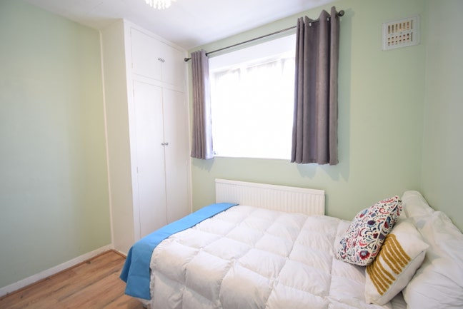 Join a Clean, Friendly Household – Everything Cove Main Photo