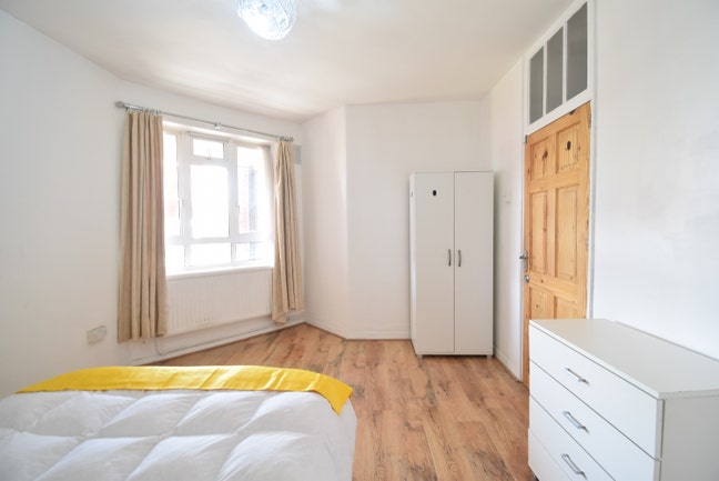 Join a Clean, Friendly Household – Everything Cove Main Photo