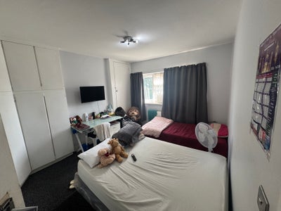 A king size bedroom Main Photo
