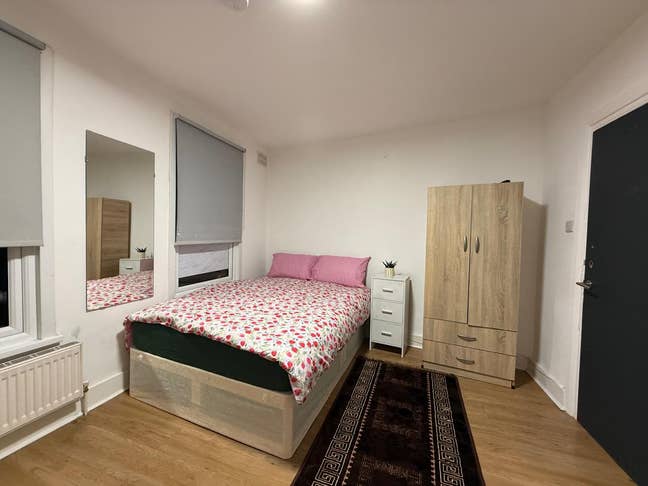 Large Double Room –  Mile End   Main Photo