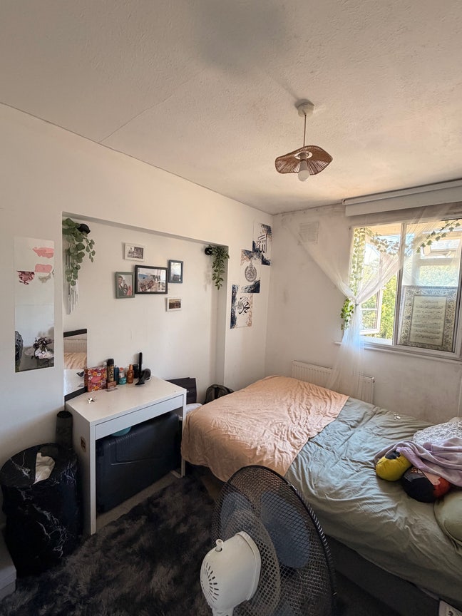 Spacious Double Room Available in NW11 – &pound;750 PCM Main Photo