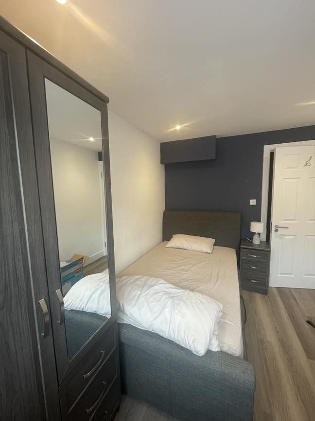 I have a lovely room available for rent  Main Photo