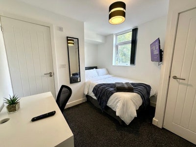 🏡 Stylish En-Suite Rooms for Professionals –CV1 Main Photo