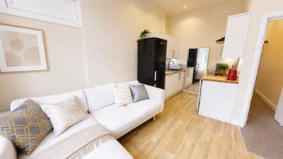 3-bedroom property on Whiteladies Road Main Photo
