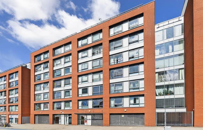 Modern 2 Bed 2 Bath Flat-Stratford-W Terrace Main Photo