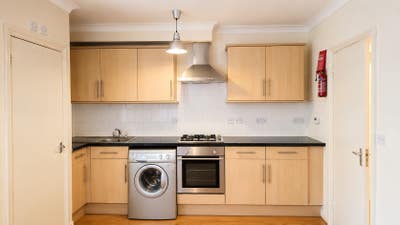 1 Bed Flat in Private Block  Main Photo