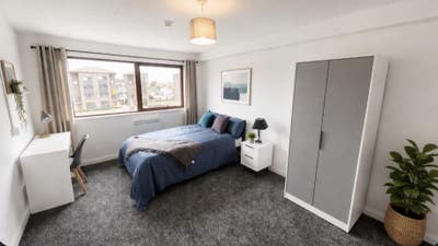 Double bed all bills included and parking  Main Photo