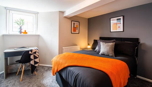 Bills Included Spacious Double Room & En-Suite  Main Photo