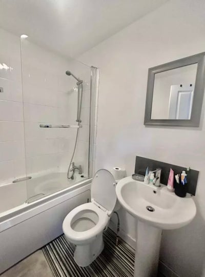 1 Room Available in 2 Bed Flat Main Photo