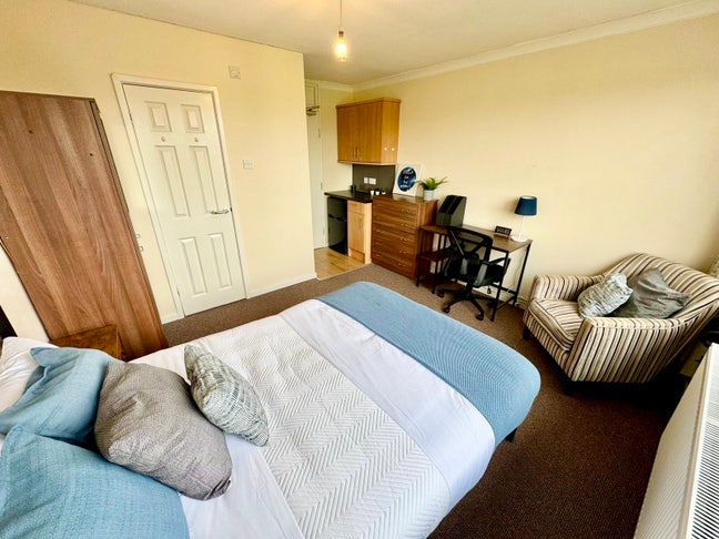 New! Double En-Suite Room - MK6  (5P) Main Photo
