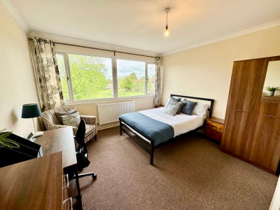 New! Double En-Suite Room - MK6  Main Photo