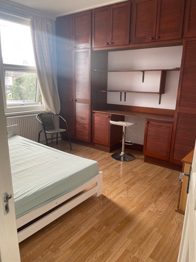 Spacious Double Room in Newbury Park Main Photo